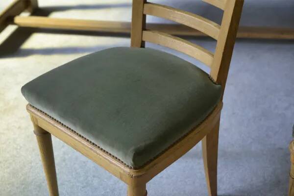Paire de chaises modernes avec assises en velours vert 1940’s