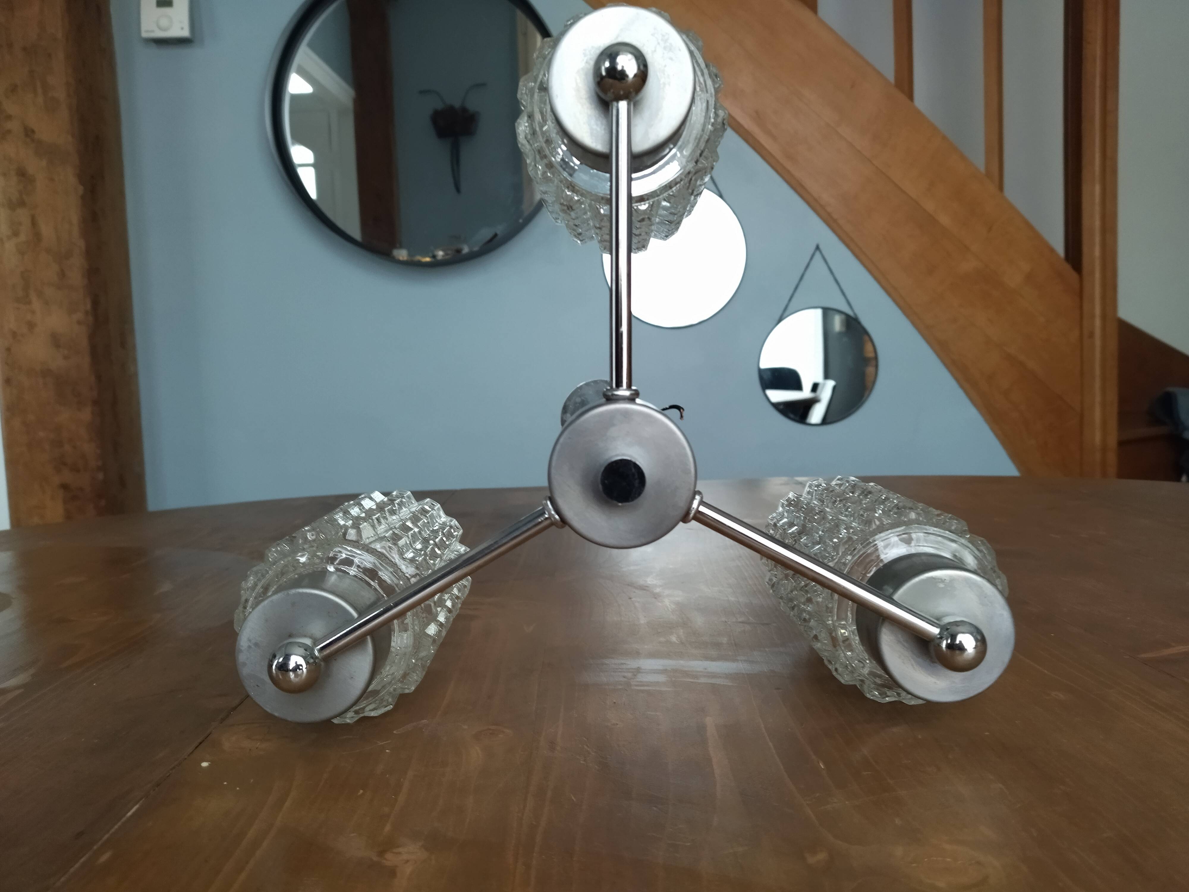 Suspension vintage avec 3 globes en verre ciselé