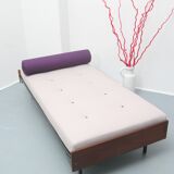 Daybed in violet 1960
