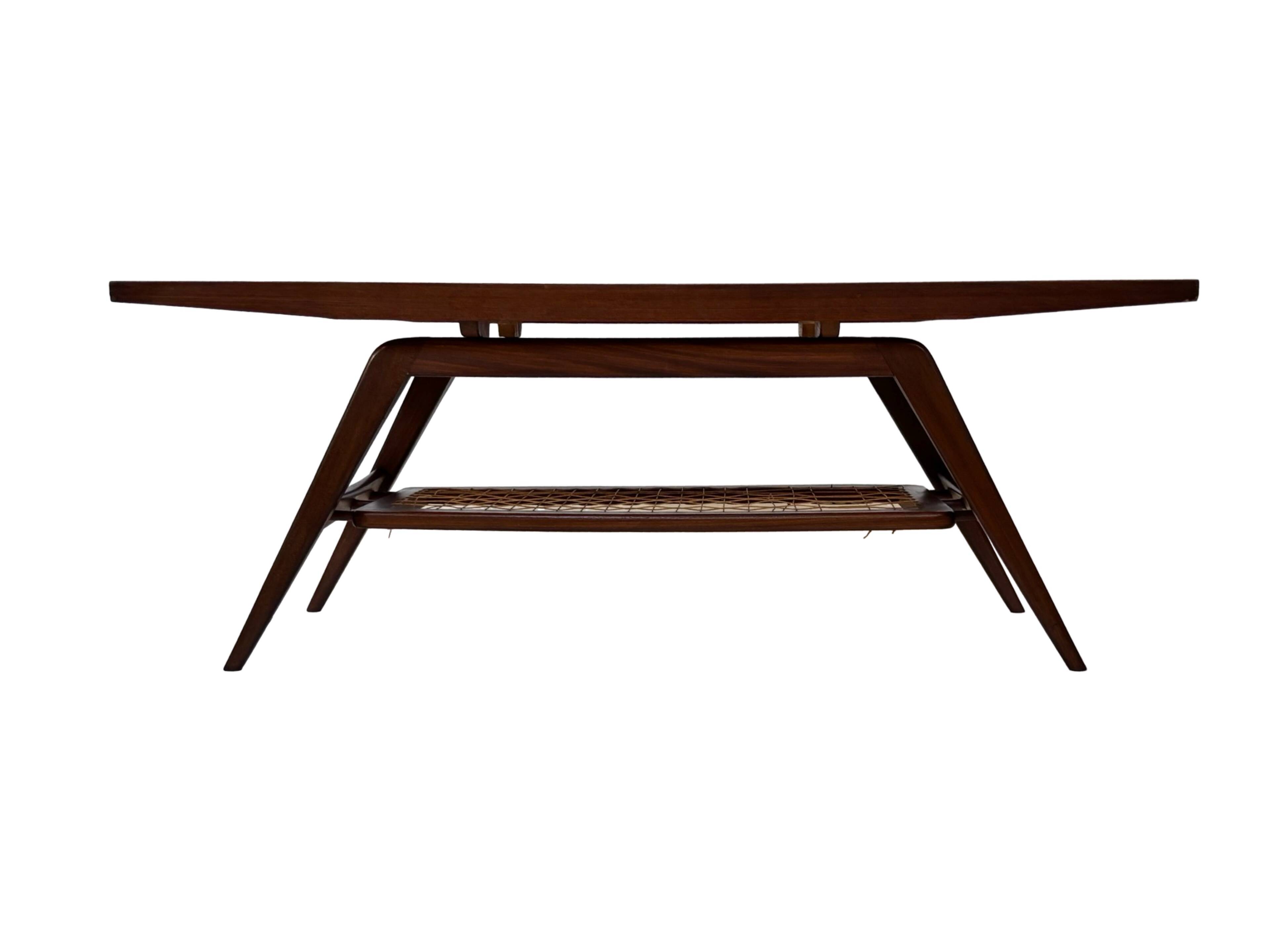Table basse en teck dans le style de Louis van Teeffelen, années 1960