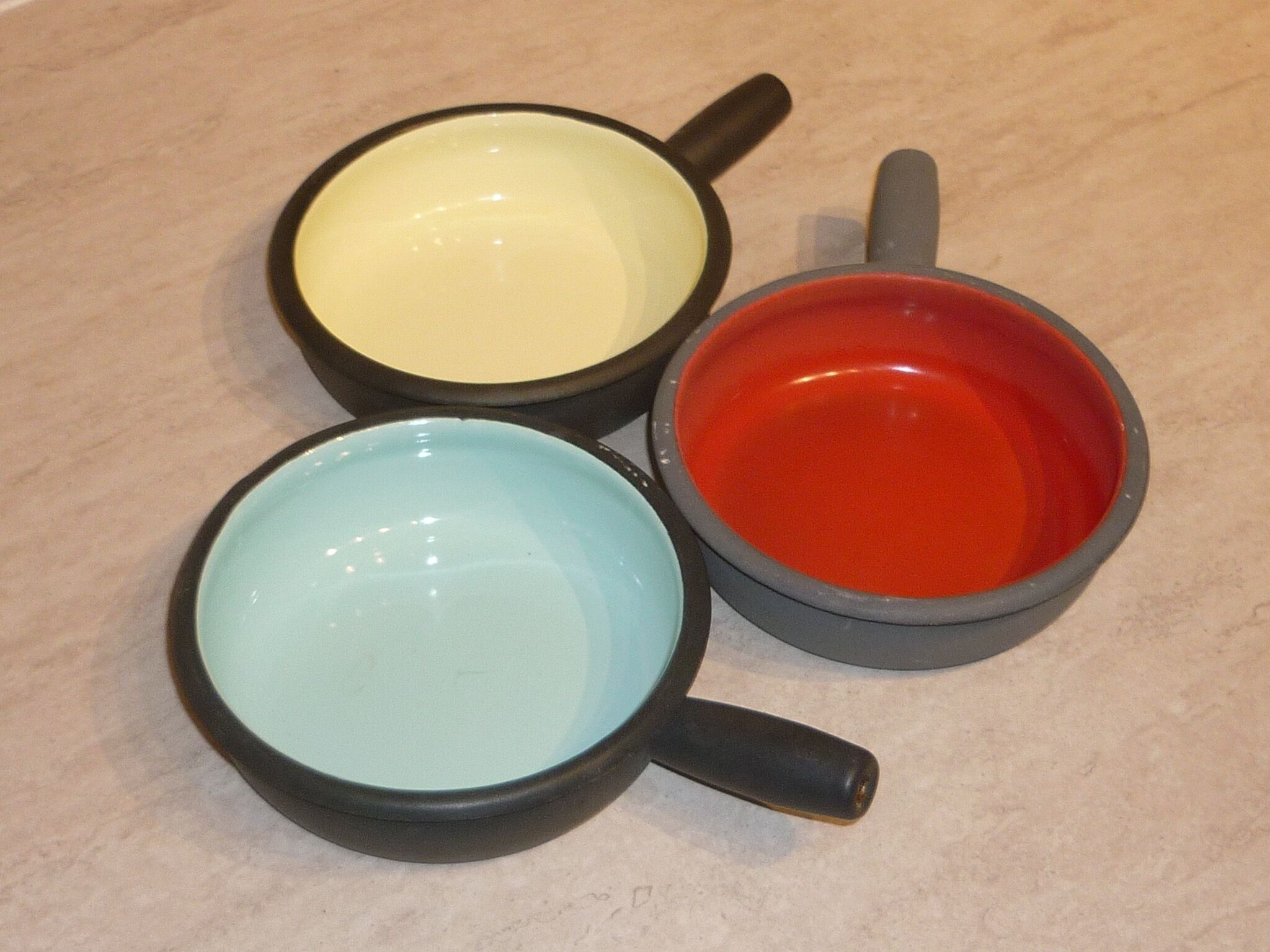 Set of 3 colored iron pans
