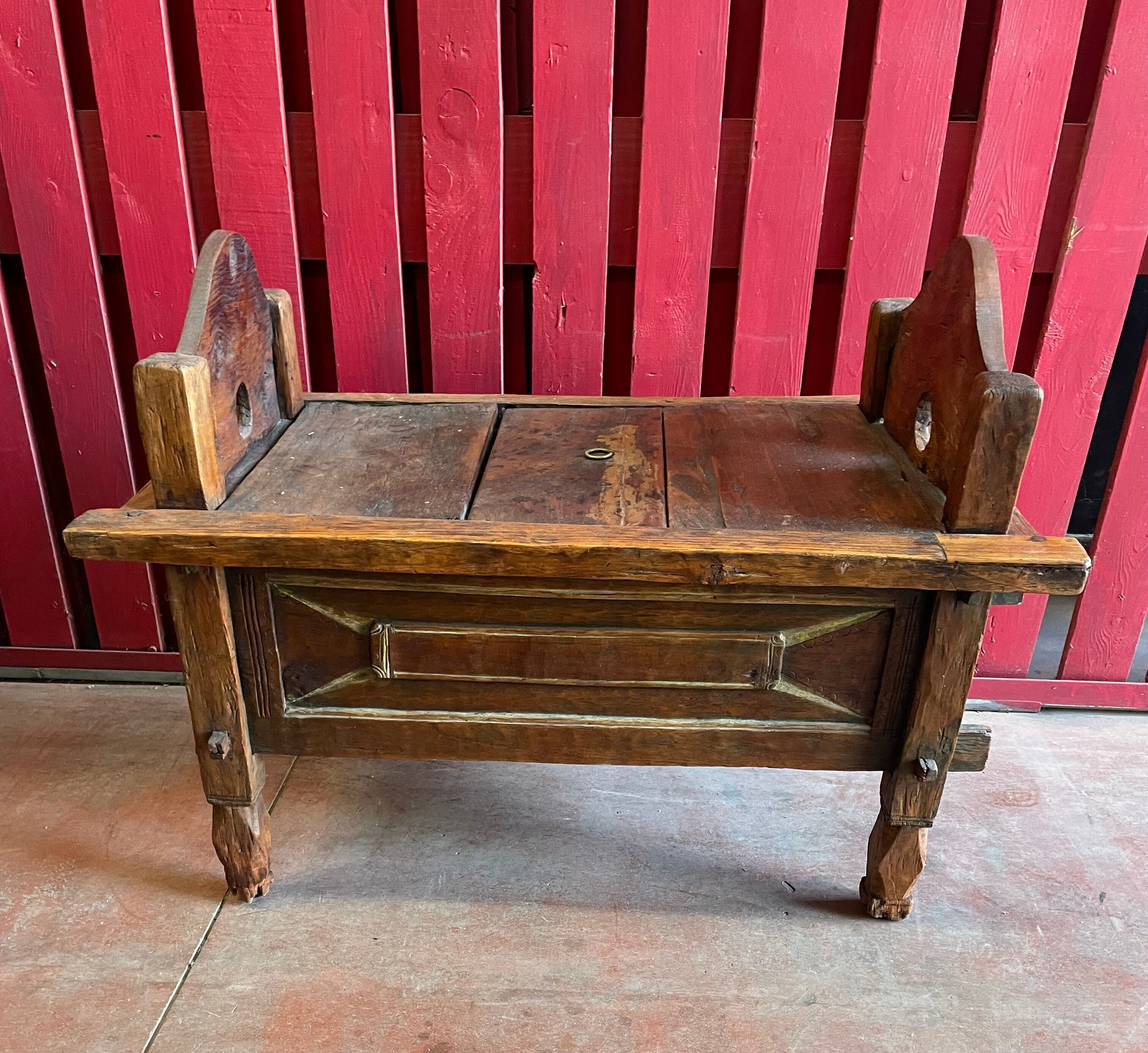 Coffre de mariage en vieux teck datant du XIXe siècle, Indénosie île de Madura