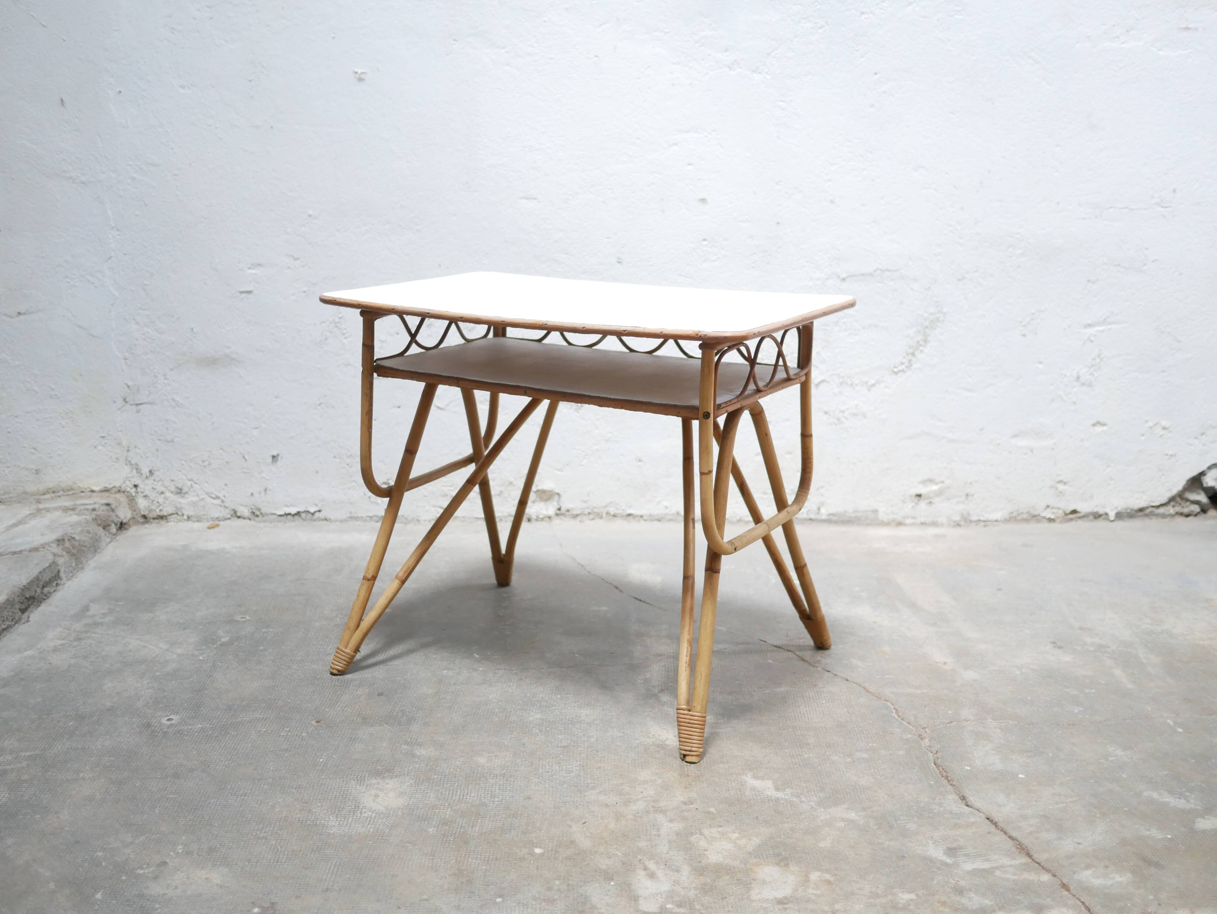 Bureau vintage en rotin