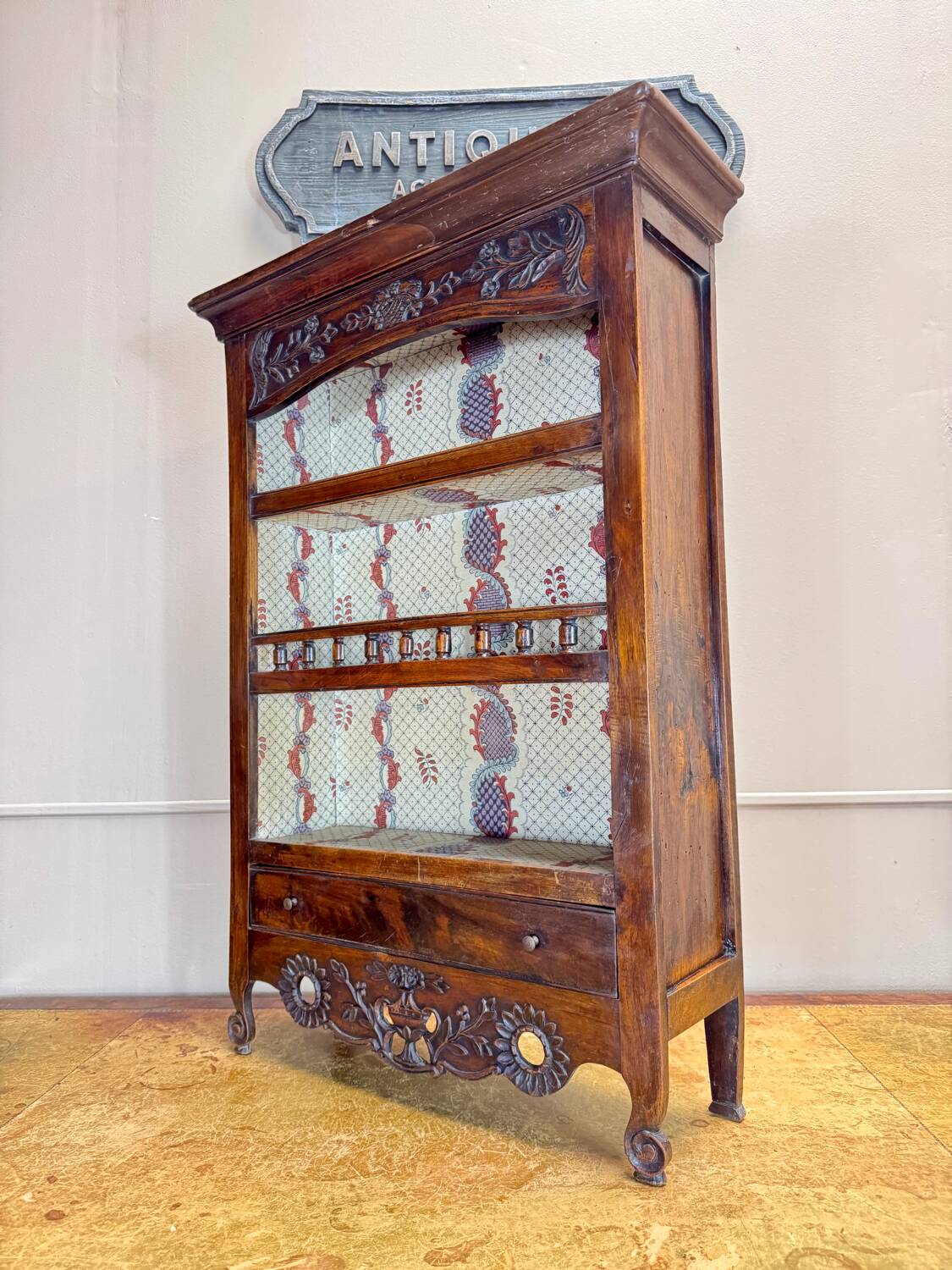 Verriau, Provençal Hanging Shelf in Walnut, Nîmes, 18th Century