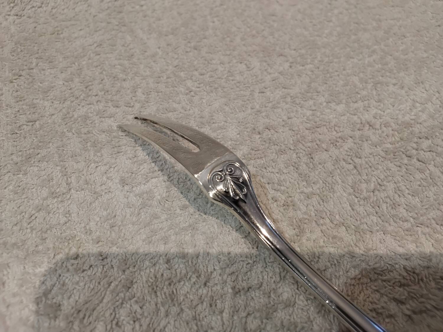 Fourchette à viande froide en métal argenté orfèvre Christofle Malmaison