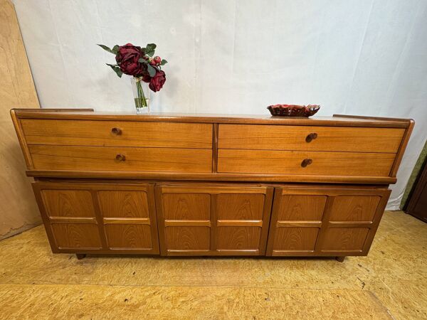 Buffet en teck rétro vintage des années 60-70 par Nathan. Un style