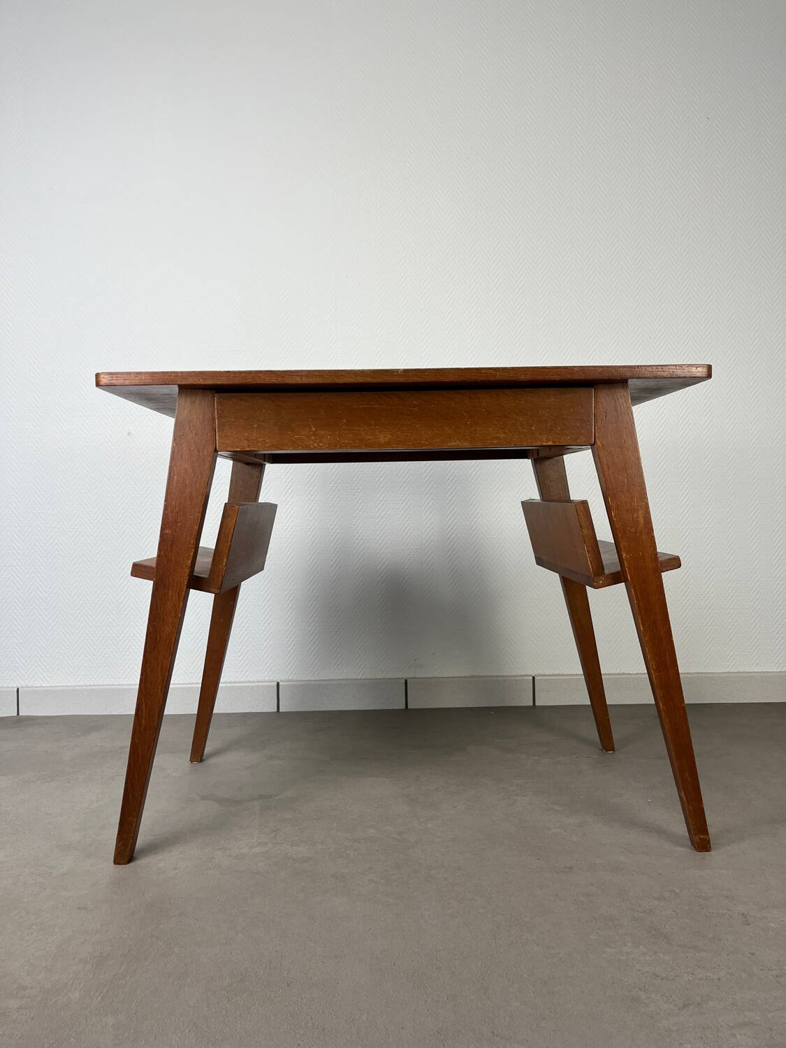 Compass leg desk, 1950s wood reconstitution style.