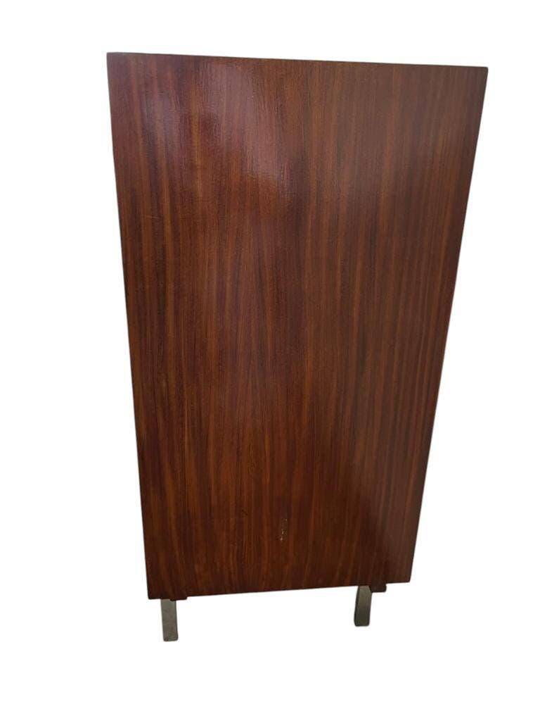 Commode vintage en bois sur pieds en acier