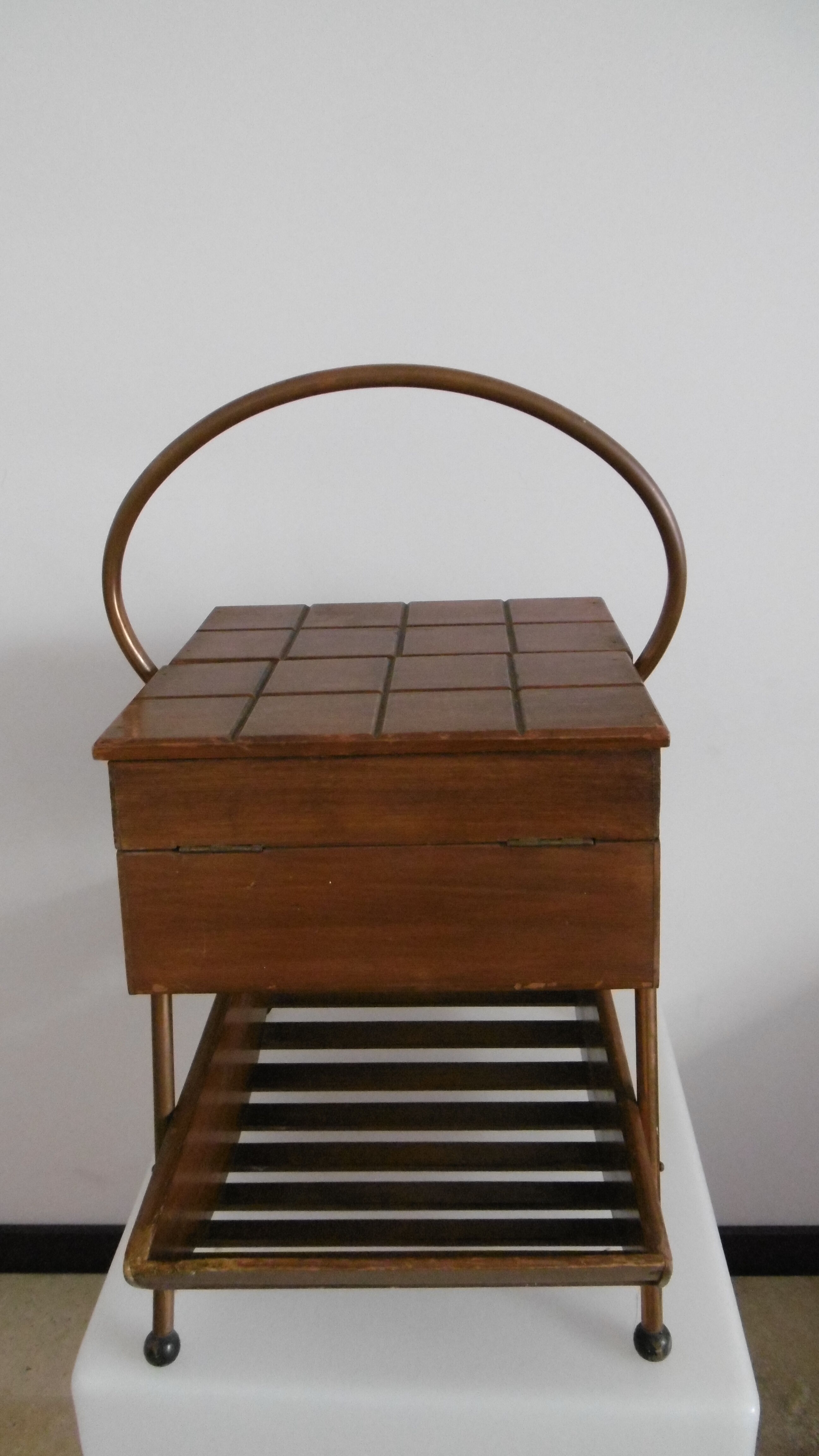 Couturière en bois