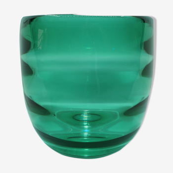 Vase en verre vert signé