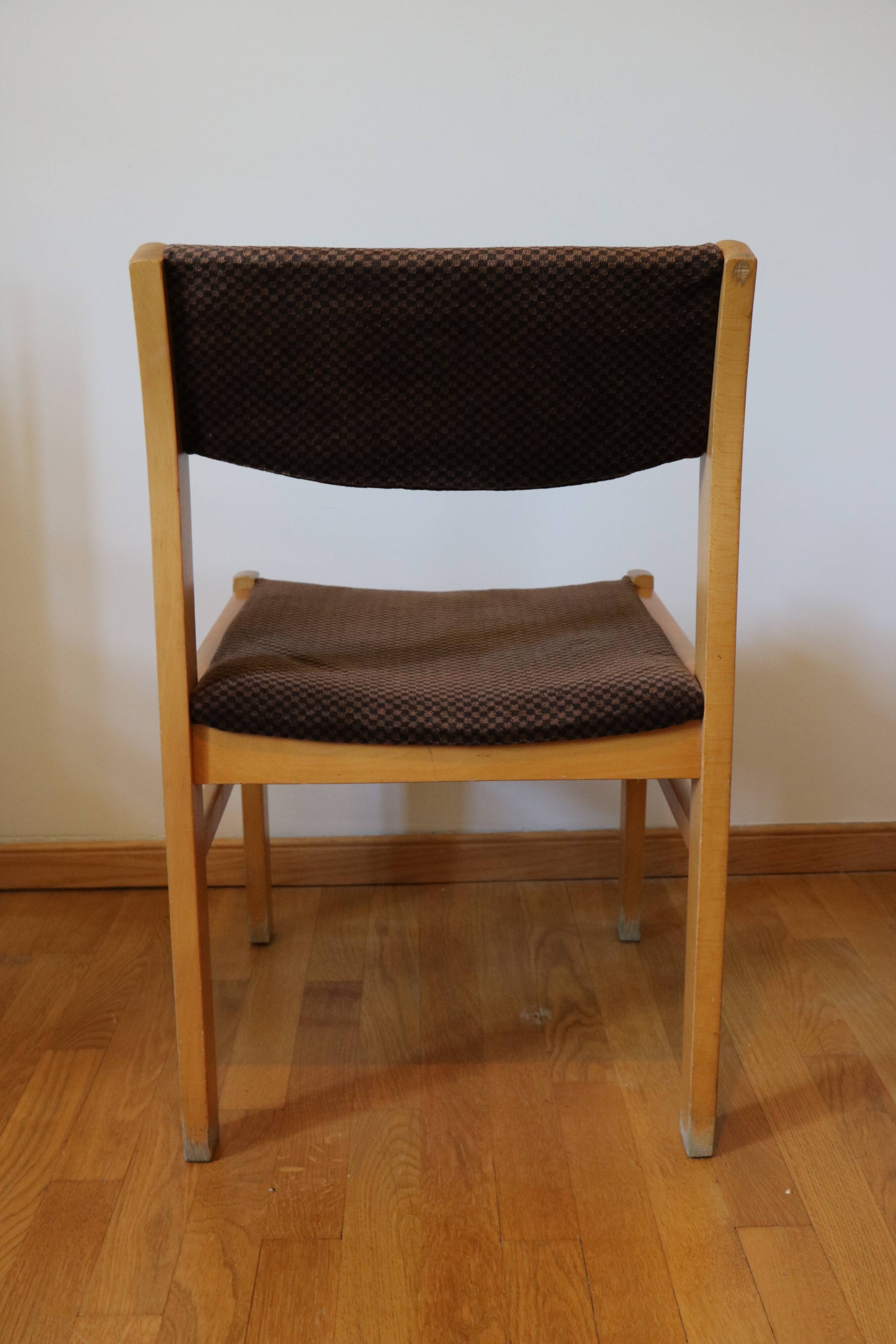 4 Scandinavian chairs, wood and checkered velvet.