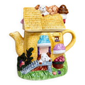Vintage teapot in majolica – House of puppies