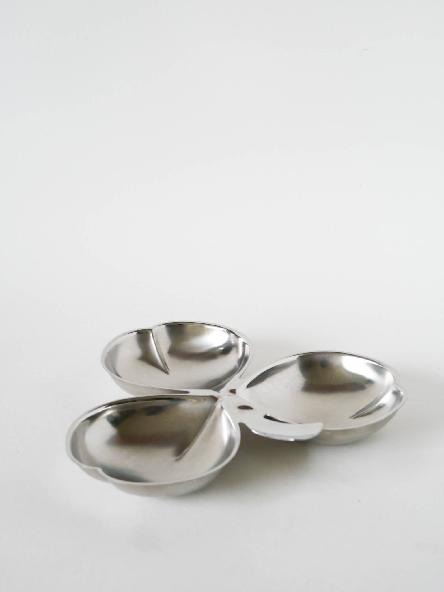 Stainless steel pocket emptier, Clover model, Design, 1970