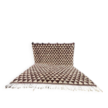 Très grand tapis berbère marocain écru et bordeaux 450x300 cm motif triangl