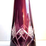 Carafe cristal Baccarat Saint-Louis, modèle Massenet ciselée violette et blanche