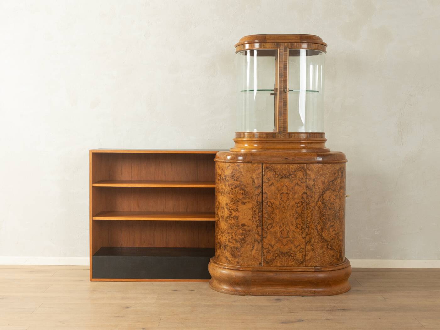 Vitrine Art Déco unique des années 1930 avec étagère ouverte des années 1960.