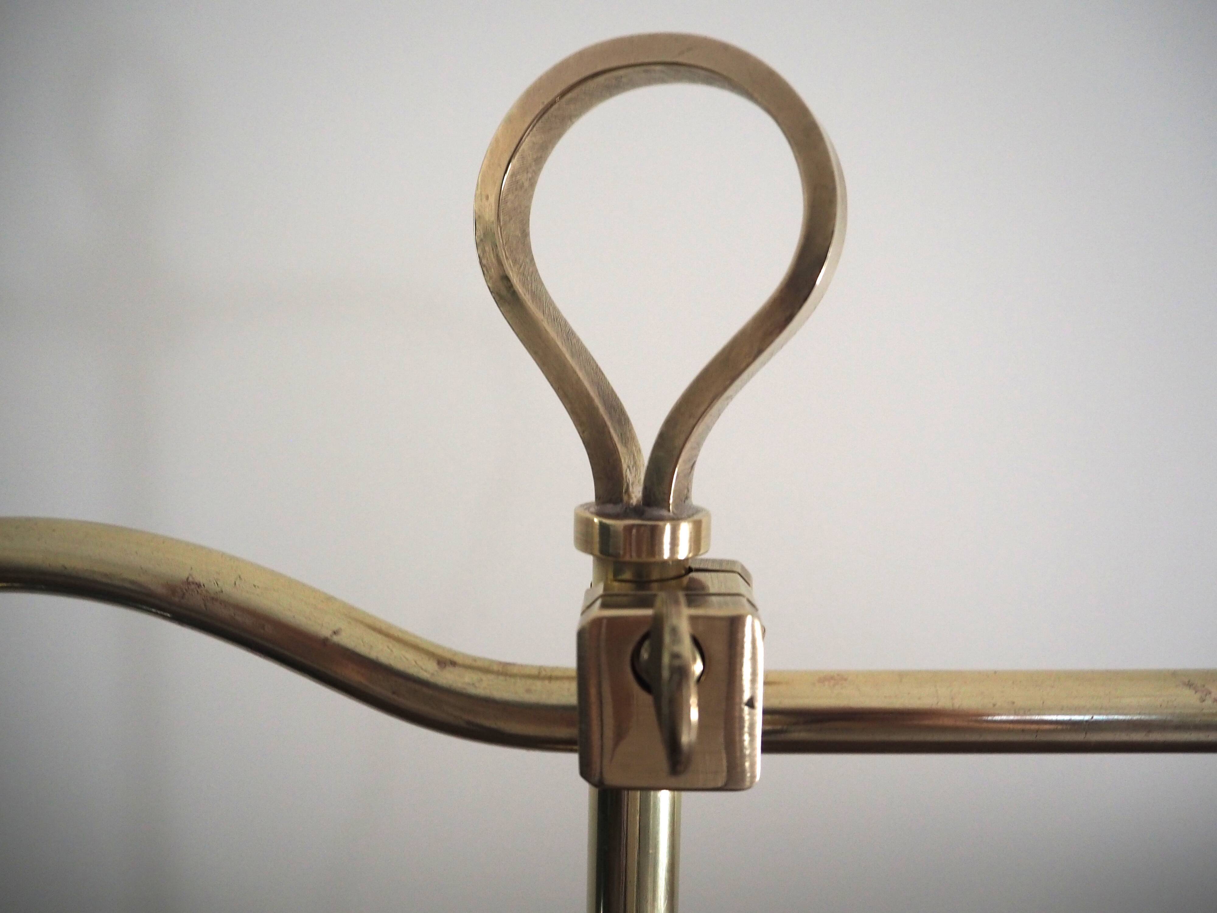 Desk lamp in brass with a swan neck and green opaline glass.
