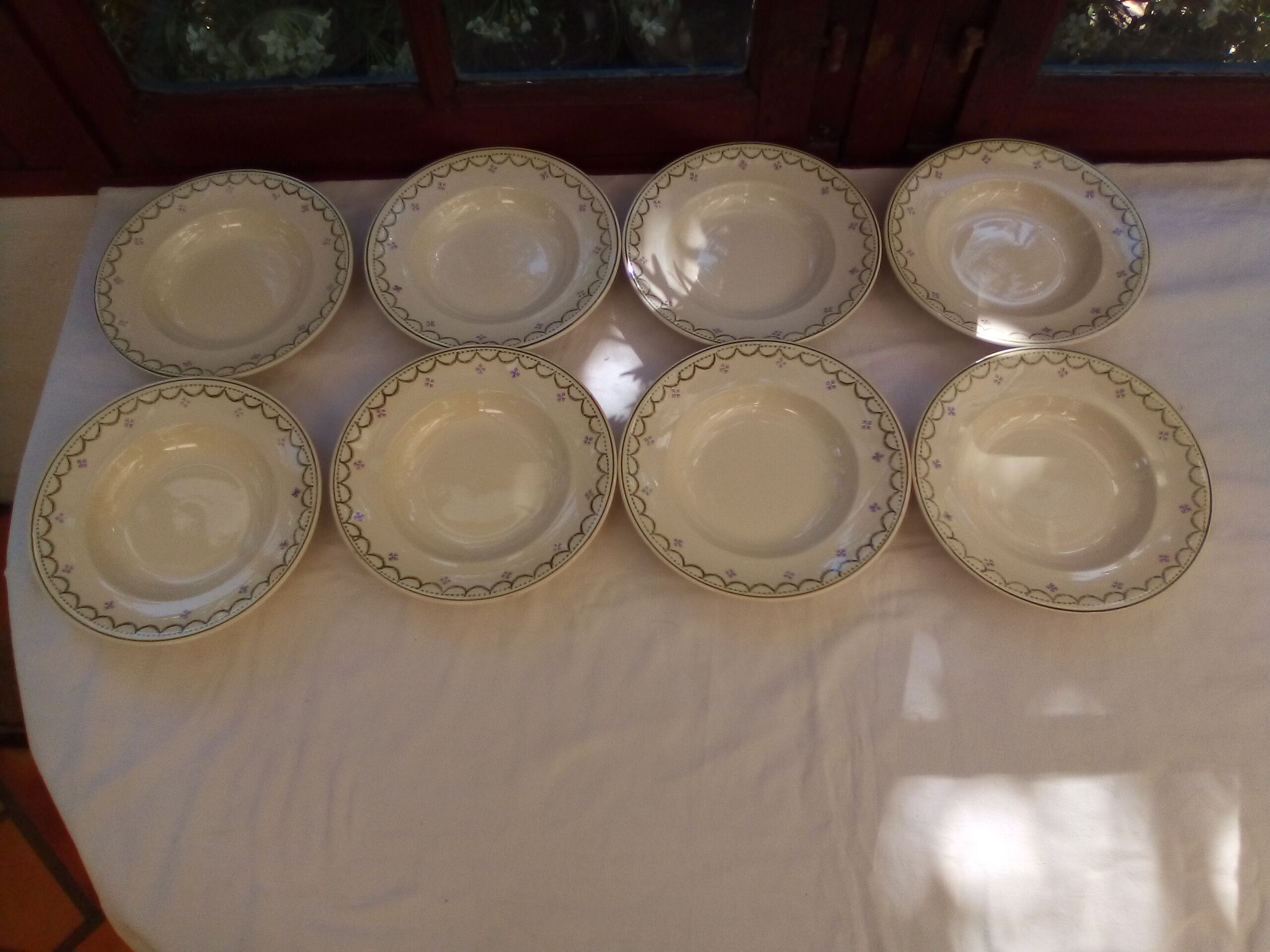 8 hollow plates Violetta/Longwy