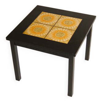 Rare table basse Boho avec marqueterie de carreaux de fleurs jaunes - Danemark rétro années 1970.