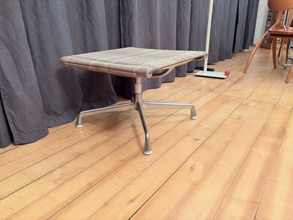EA 125 Footstool by Charles & Ray Eames, Vitra, Switzerland
