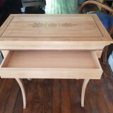 Side table, worker