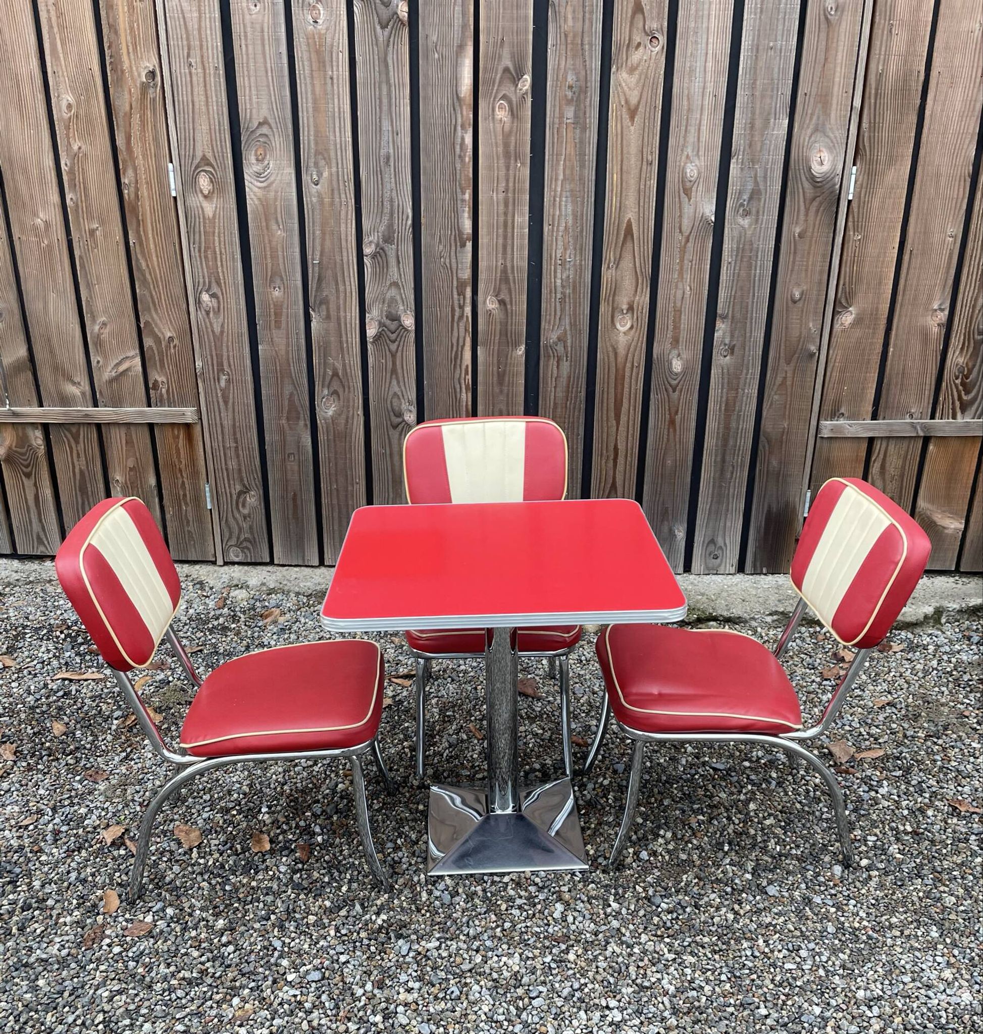Set of 3 chairs and retro bar table