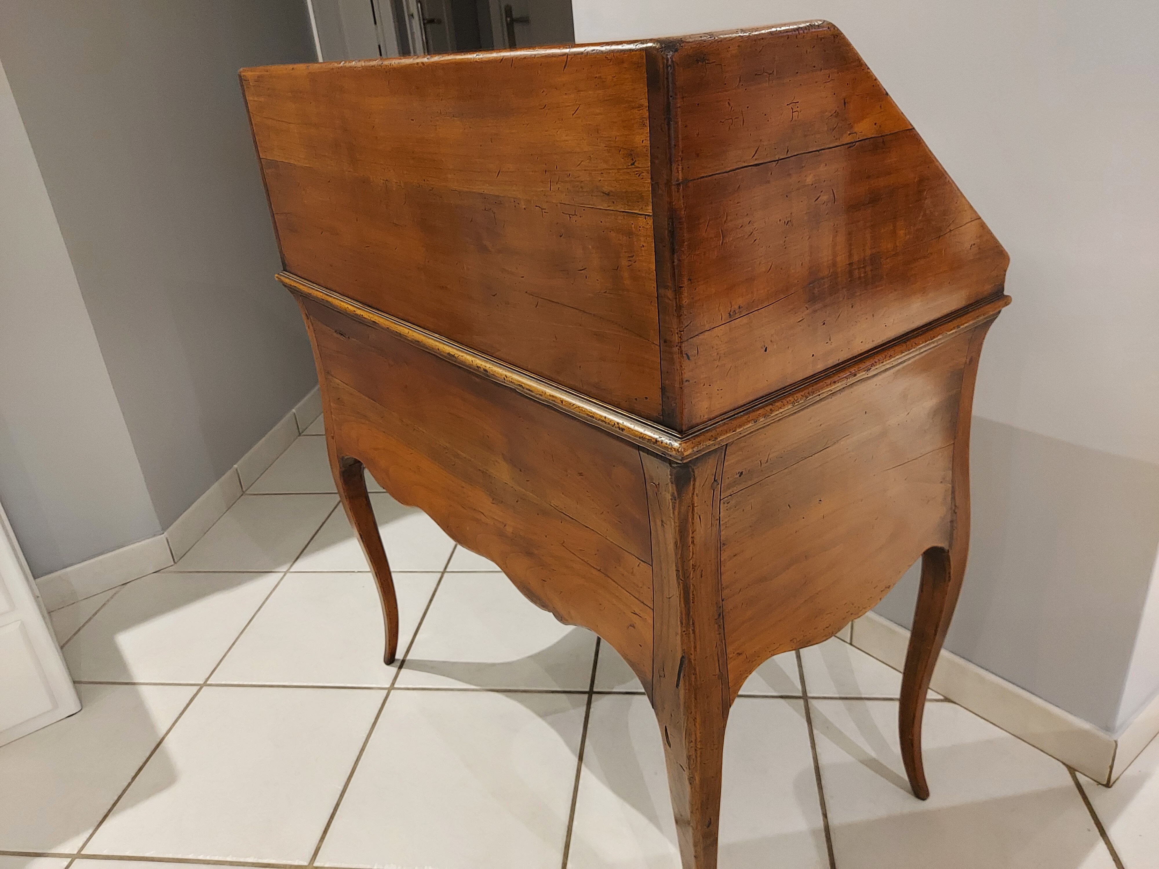 Louis XV walnut desk 18th century