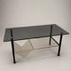 Table basse vintage verre fumé, métal noir et laiton — années 70