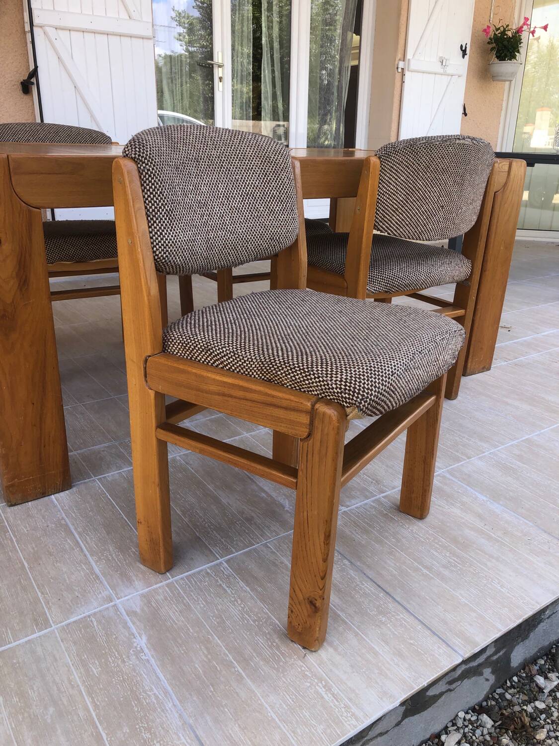 Maison Regain table and 4 chairs