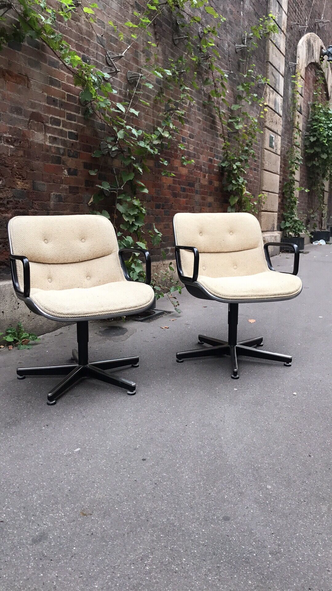 Pair of armchairs by Charles Pollock for Knoll circa 1970