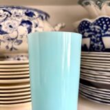 Vase en opaline bleu ciel