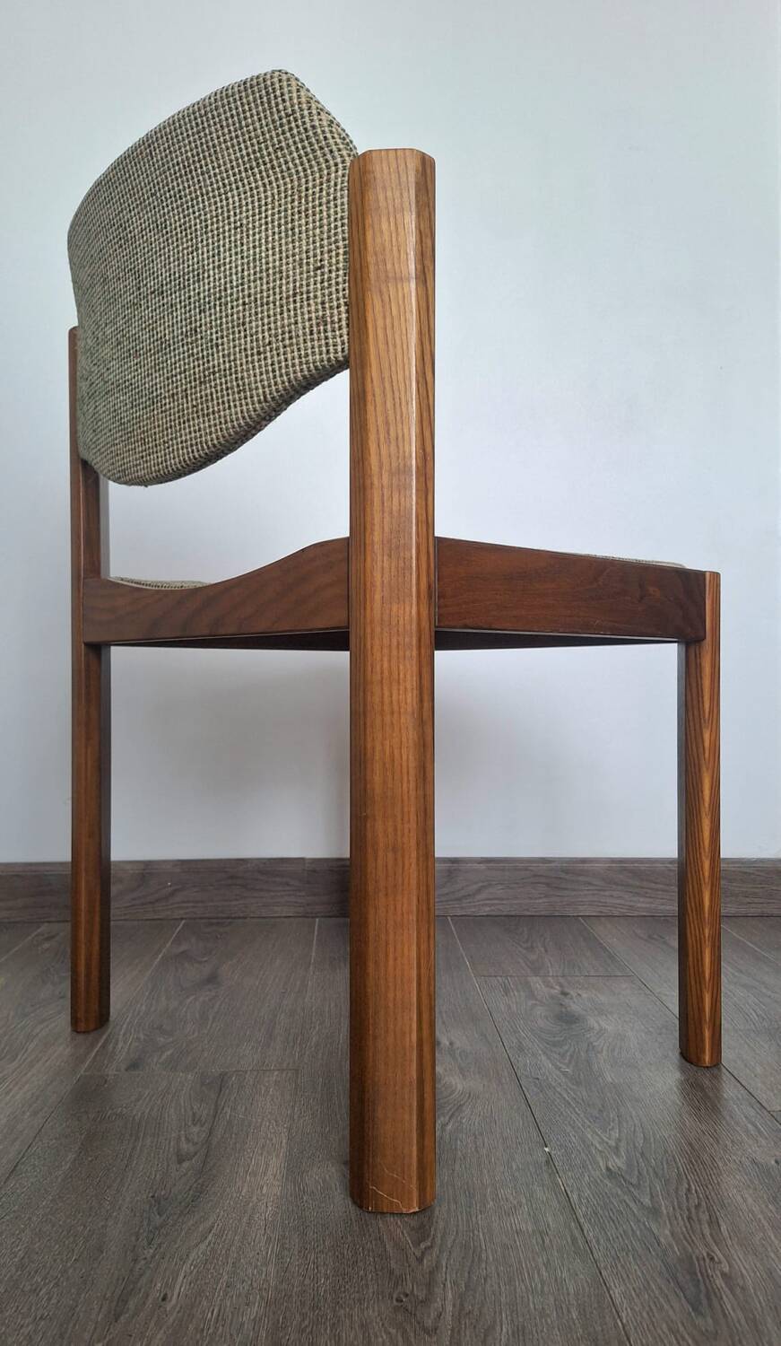 Table and its 6 vintage elm chairs, Scandinavian design furniture.