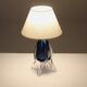 Lampe de table en verre art bleu et cristal — Suède, vers 1955-1965