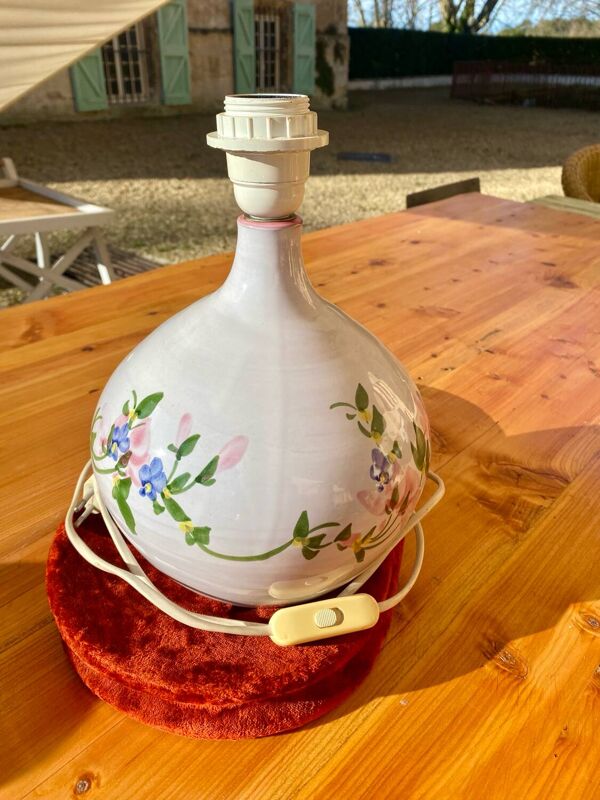 Lampe en céramique fleurie