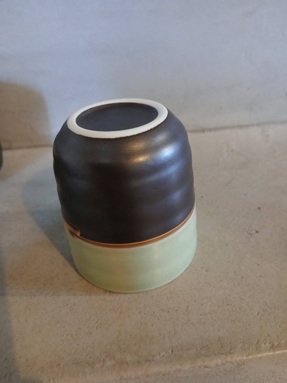 4 stoneware coffee cups