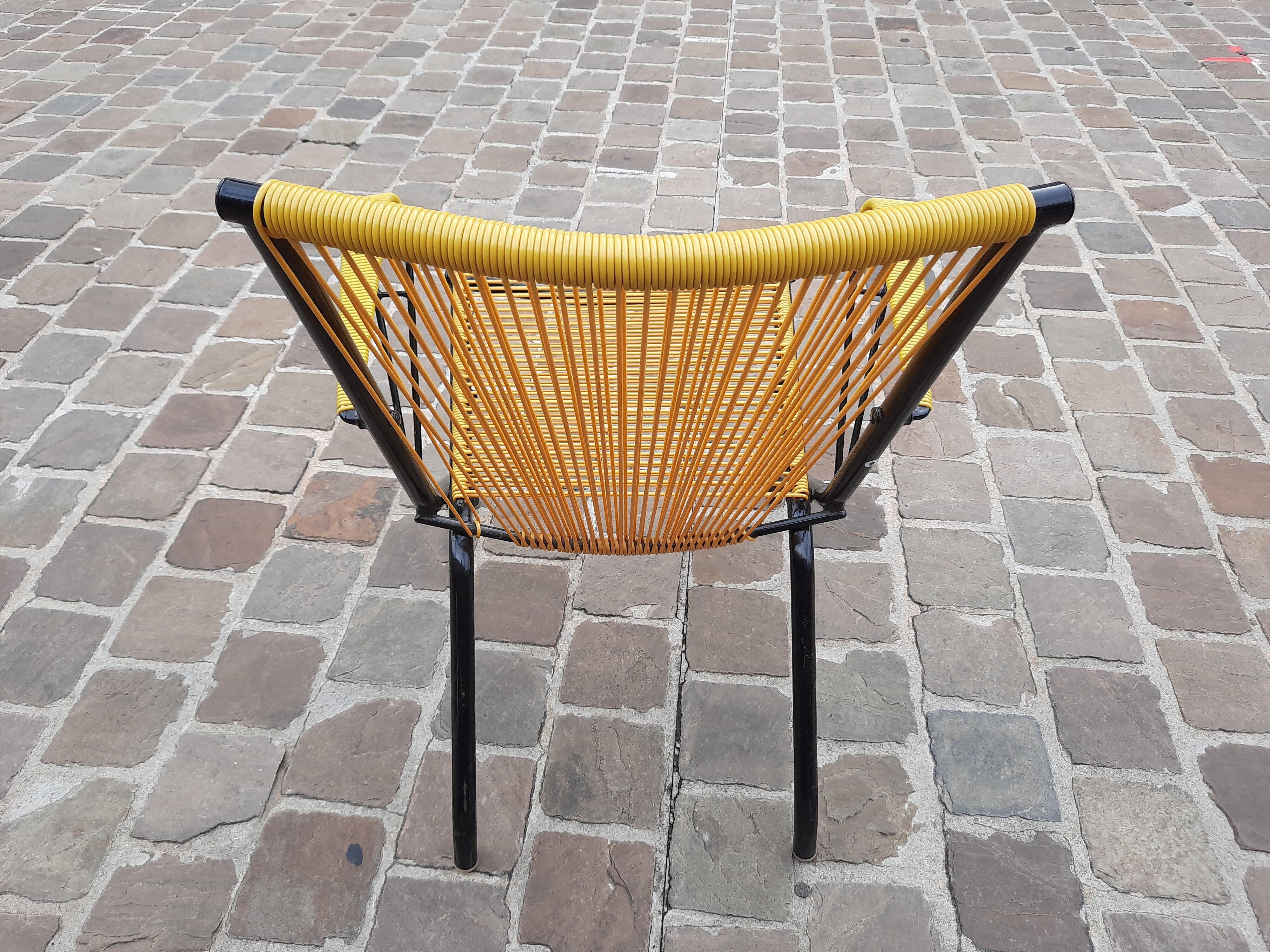 Folding chair in red scoubidou and black metal structure