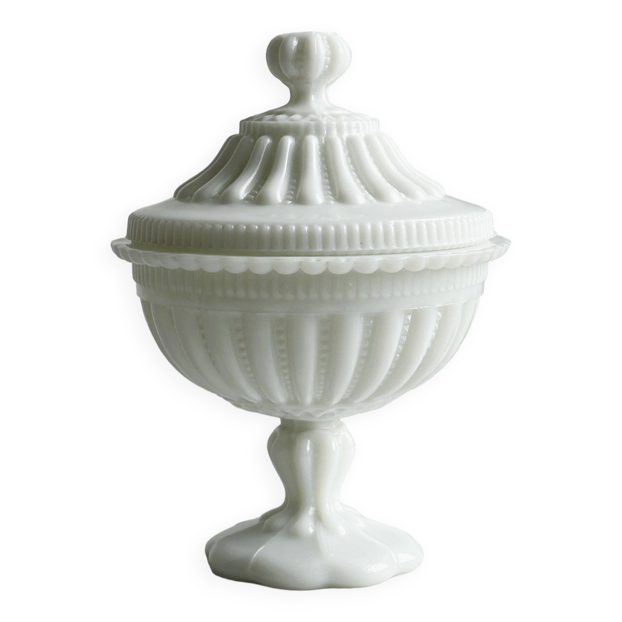 Footed cup, candy box with white opaline lid