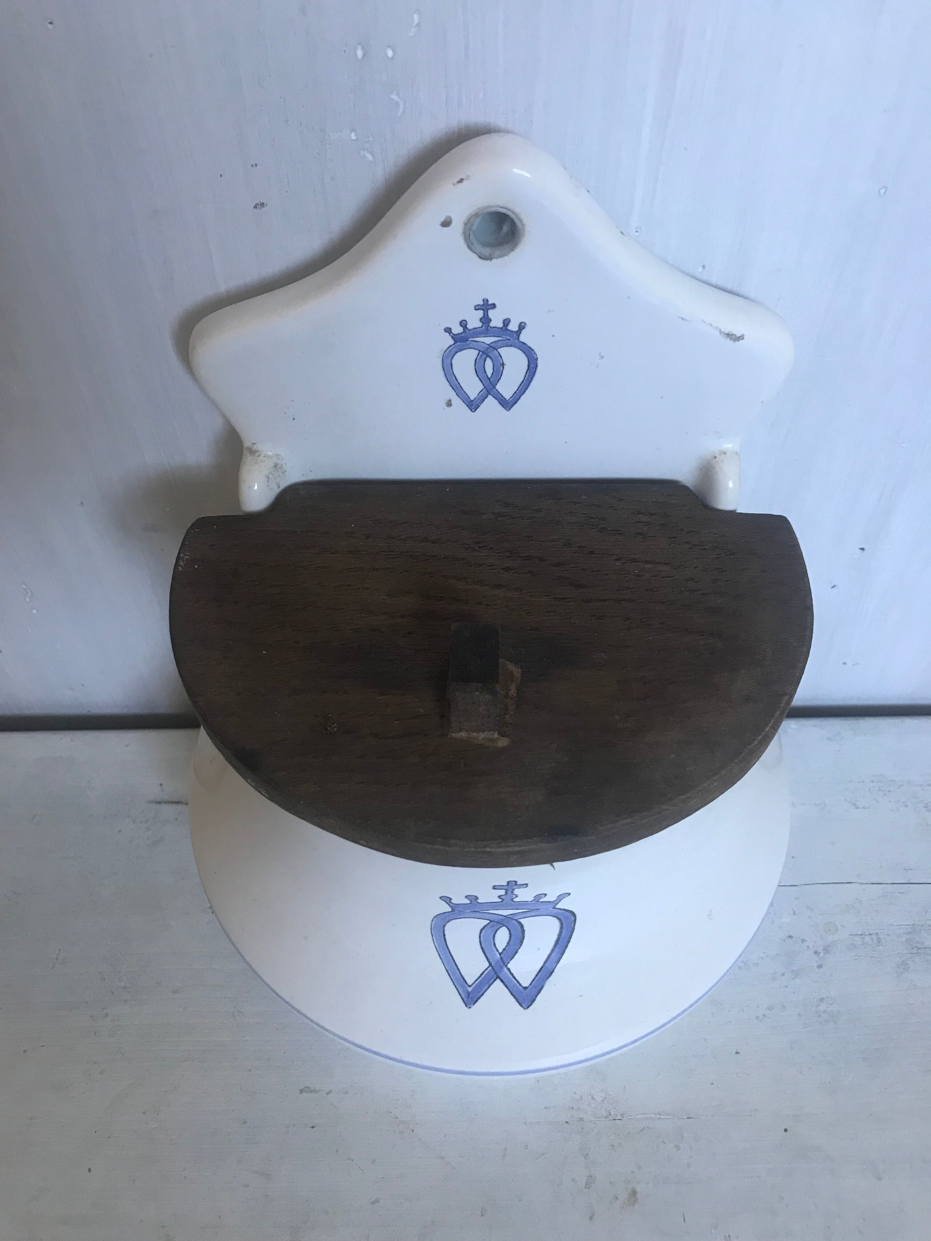 Ceramic salt box