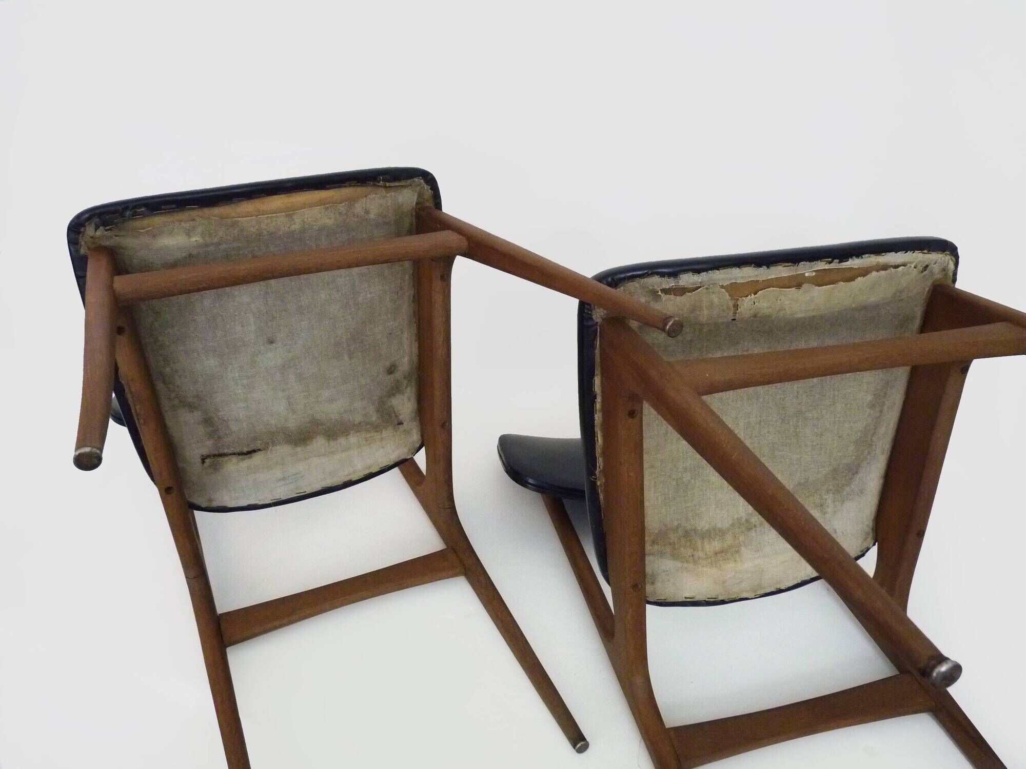 Pair of Scandinavian chairs in beech wood and skai from the 50s