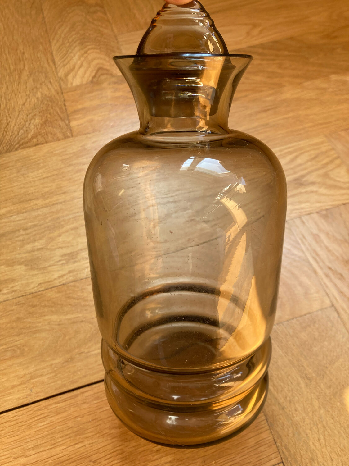 Carafe art déco en verre fumé