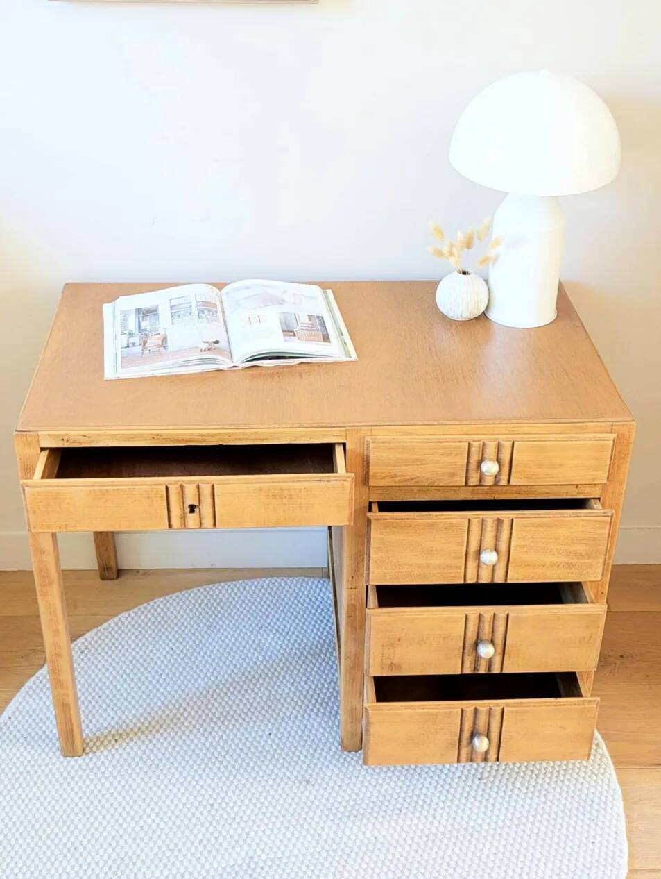 Bureau vintage rénové, années 40-50, 5 tirois
