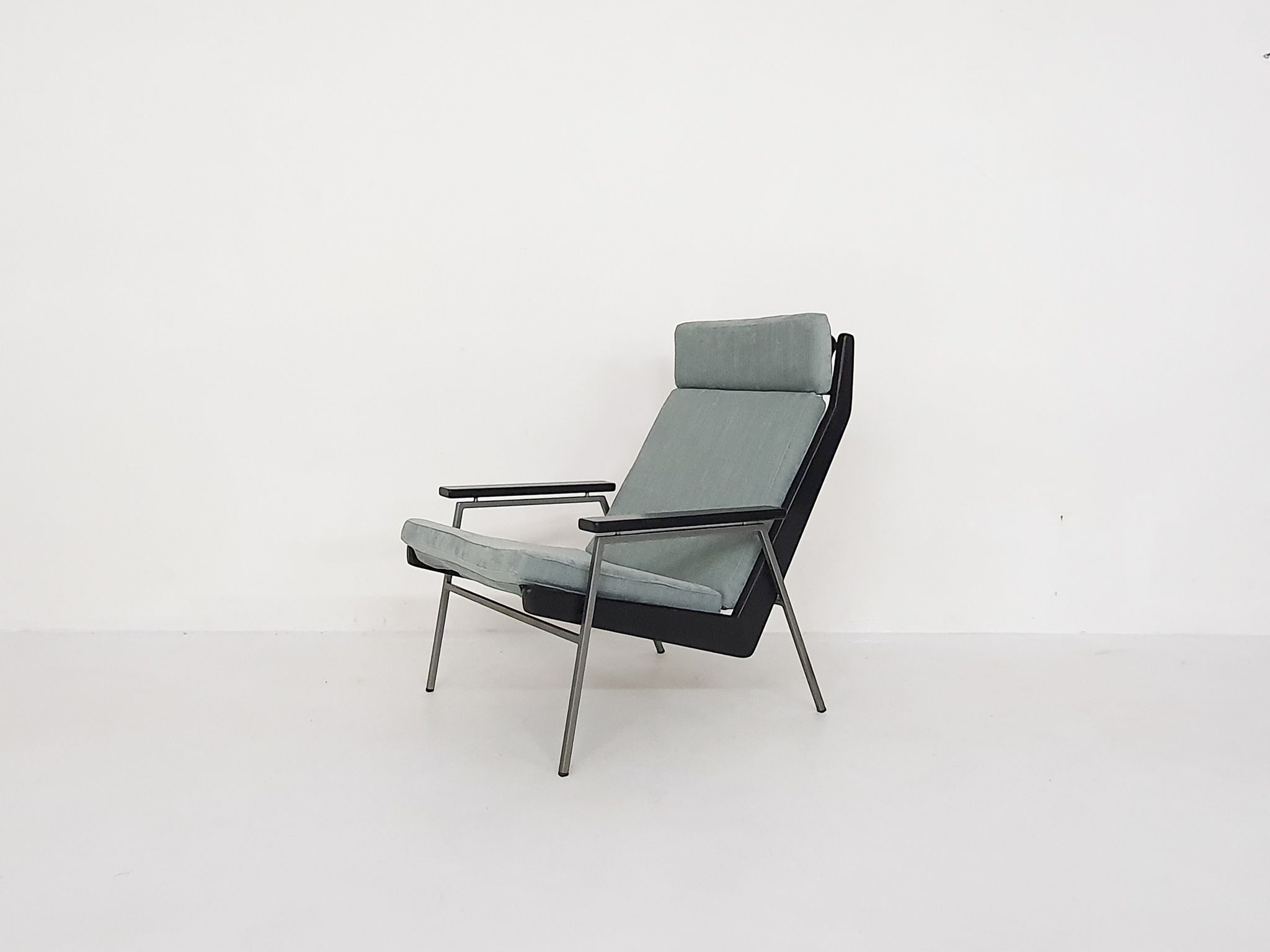 Rob Parry for Gelderland "Lotus" lounge chair model 1611, The Netherlands 1950's