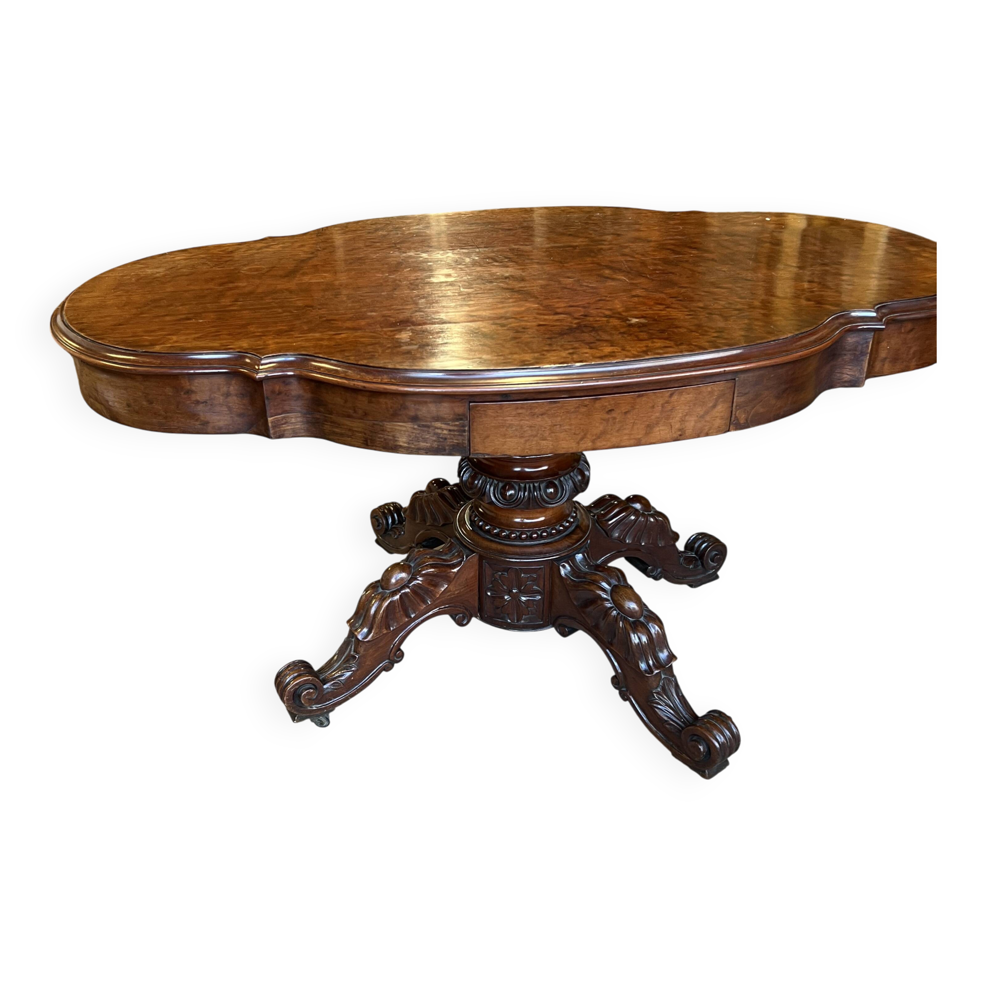 Middle table in mahogany.