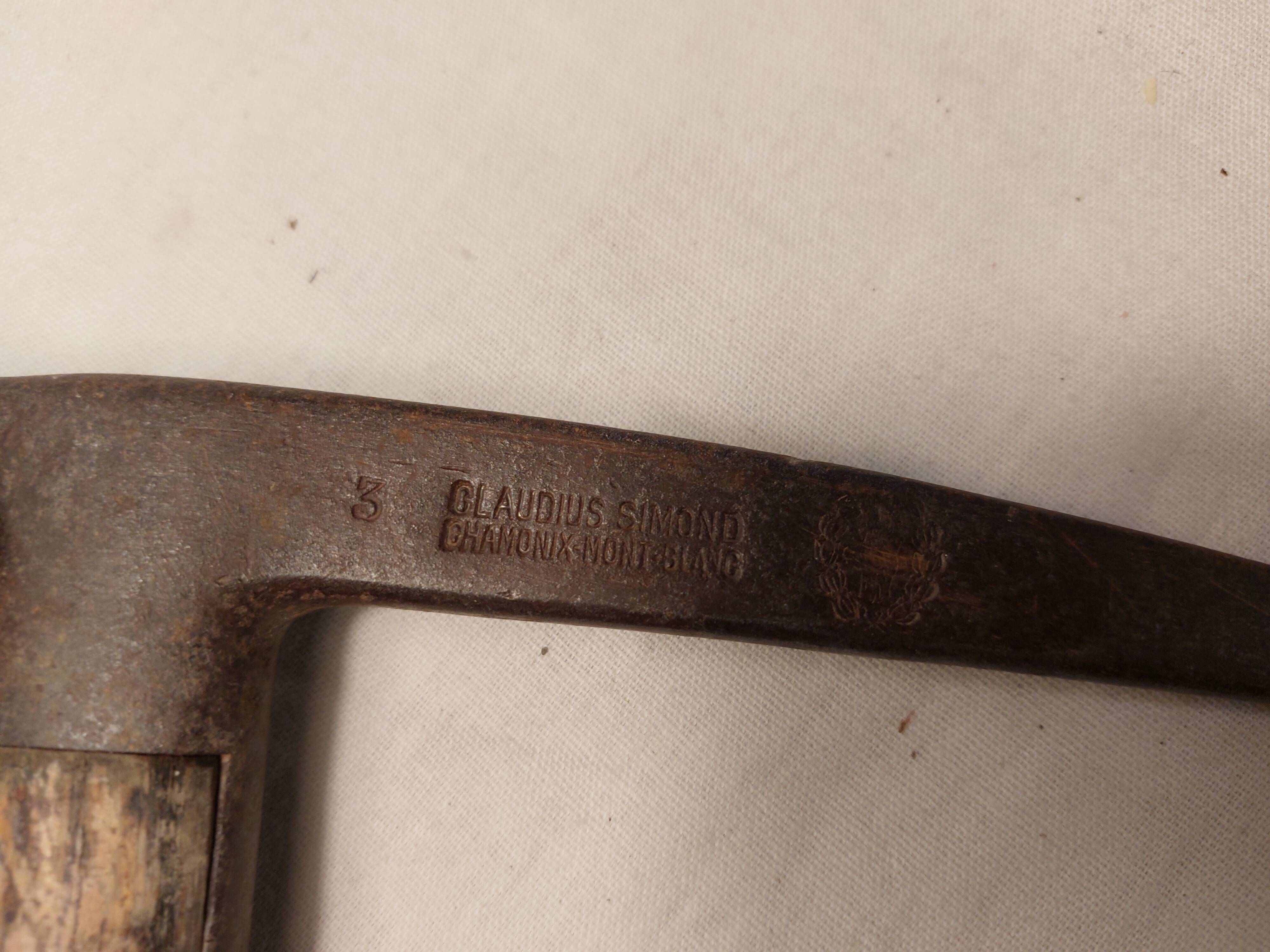 Ancien Piolet de montagne Claudius Simond Chamonix Mont-Blanc 83 cm