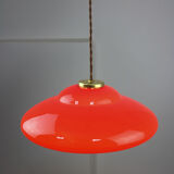 Lampe de soucoupe en verre rouge et laiton du milieu du siècle