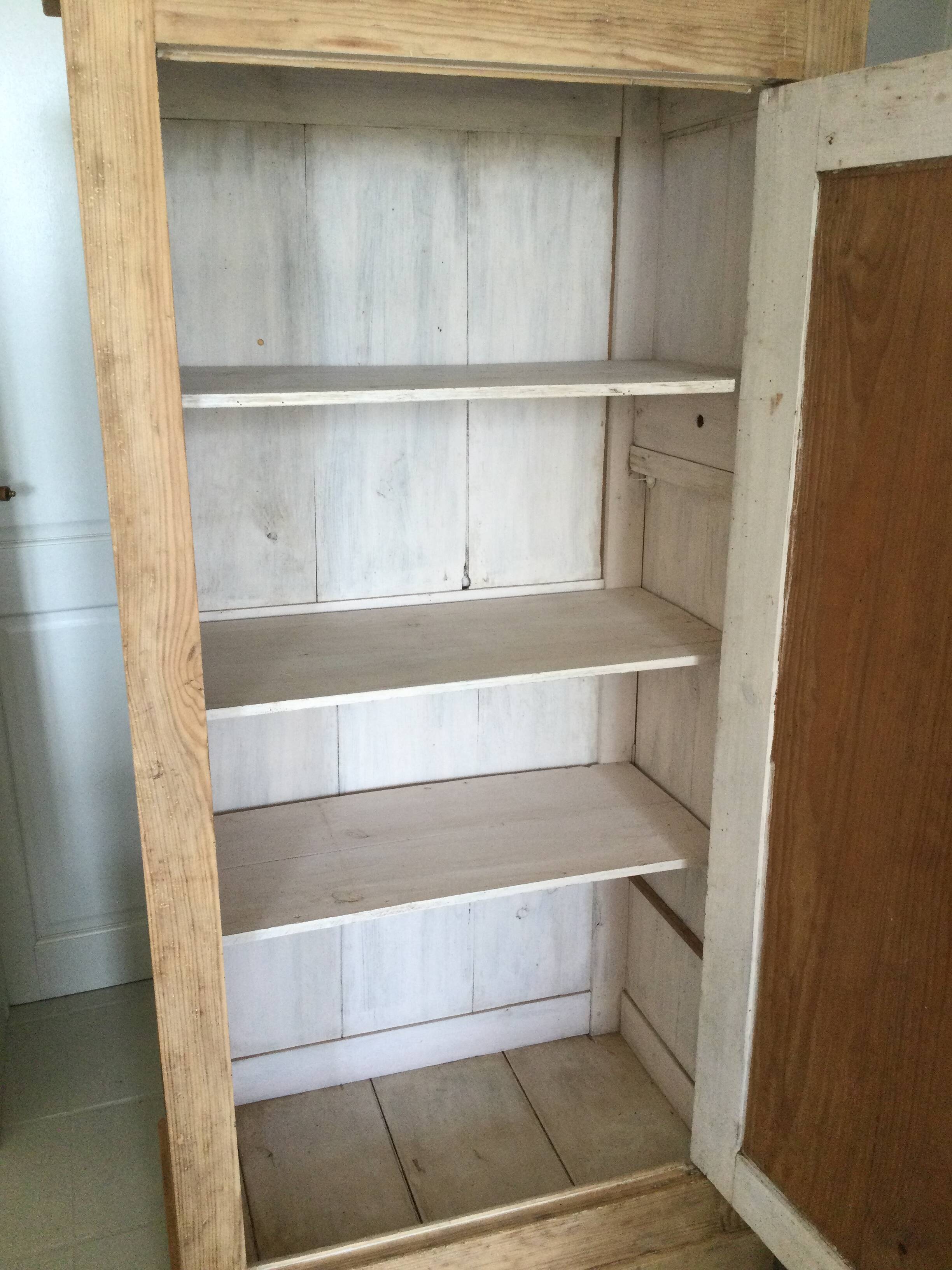 Small stripped antique bonnetière