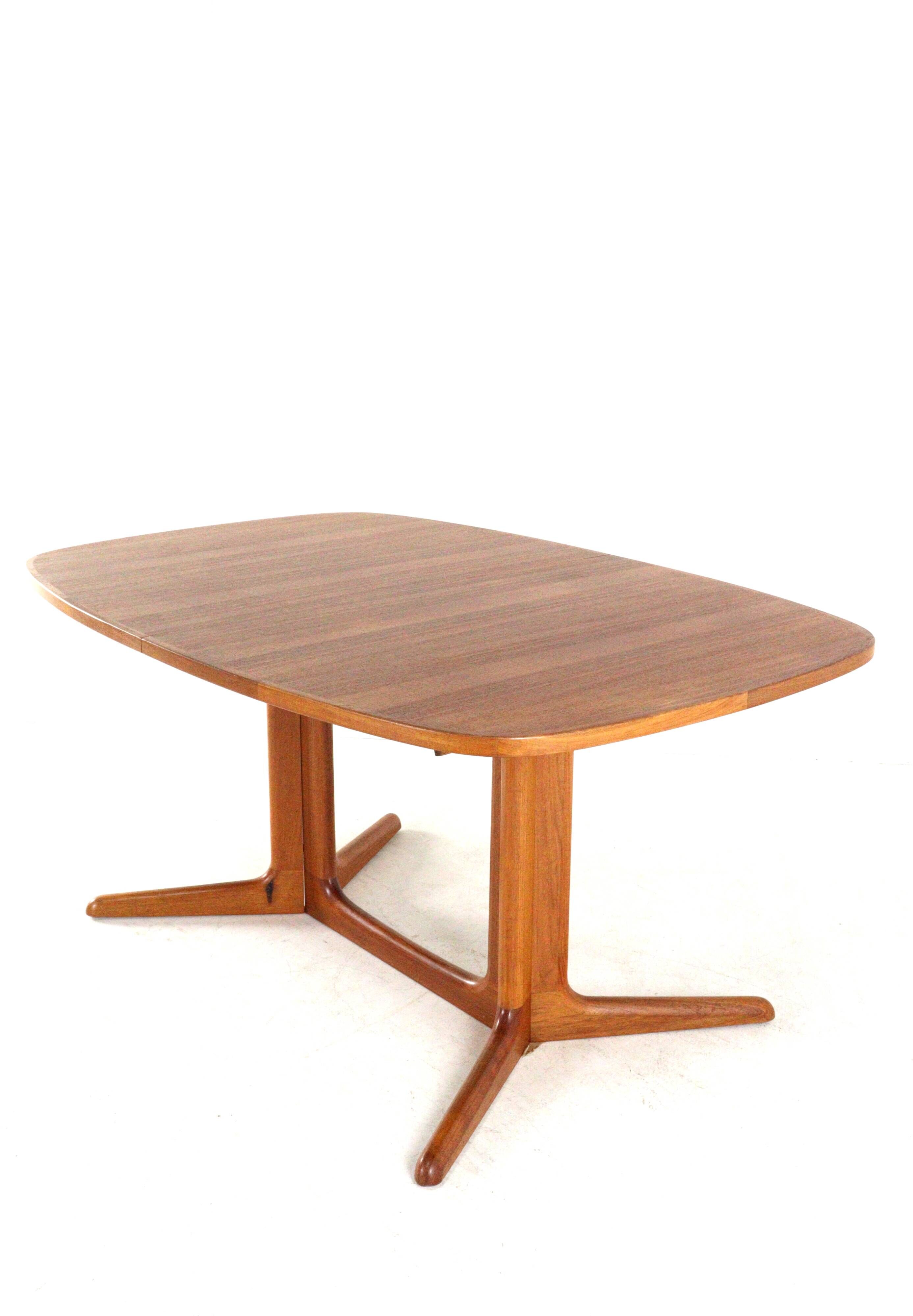 Large oval extendable dining table Gudme Danish design in teak - restored