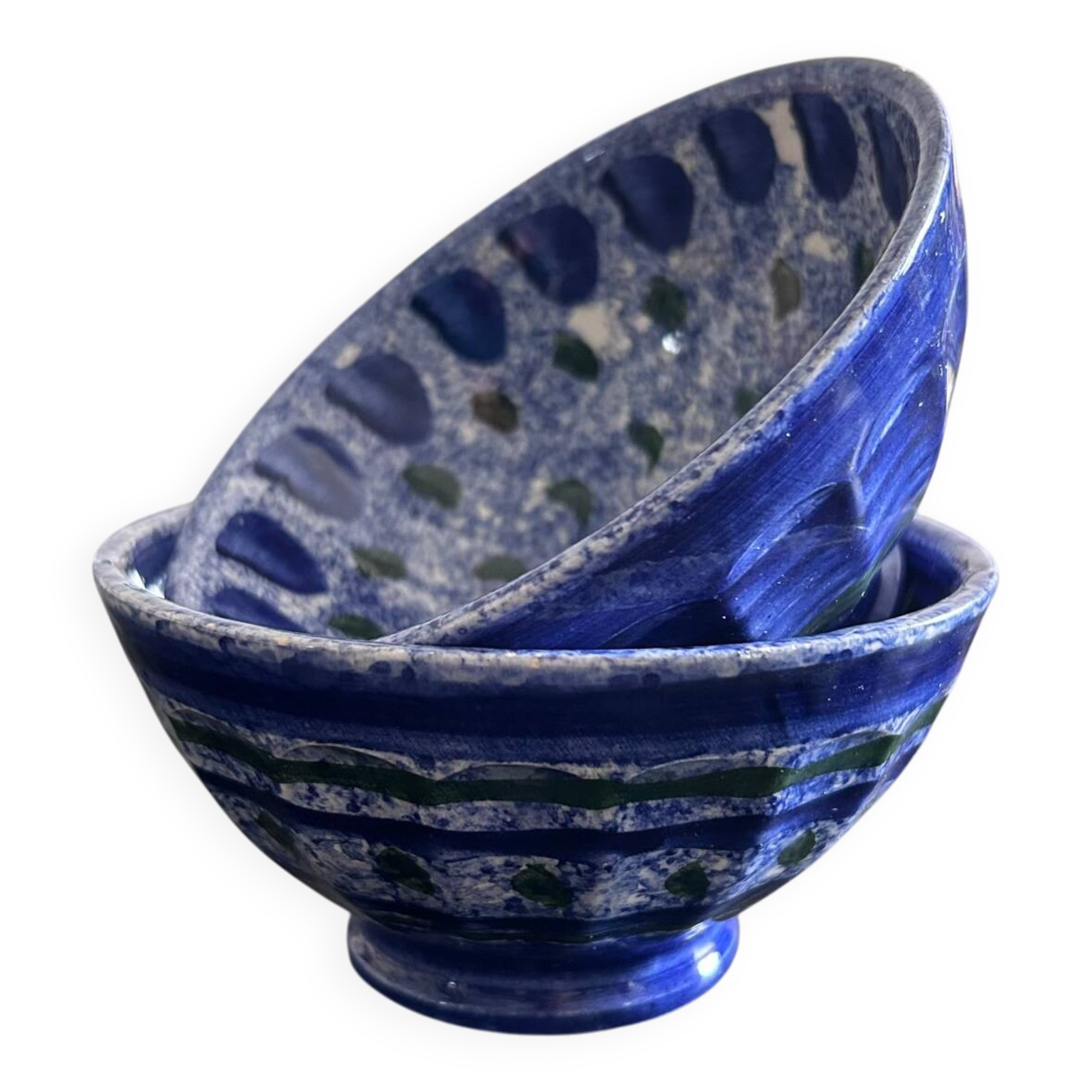 Pair of bowls signed Kerly Quimper