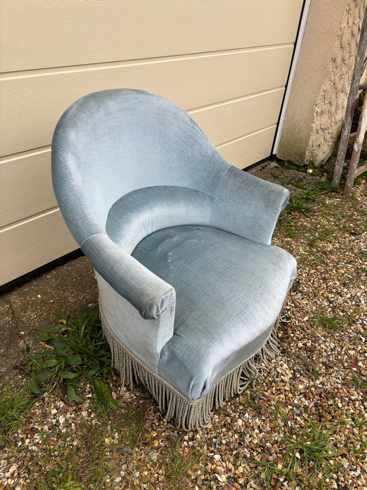 Fauteuil crapaud en velours gris bleu