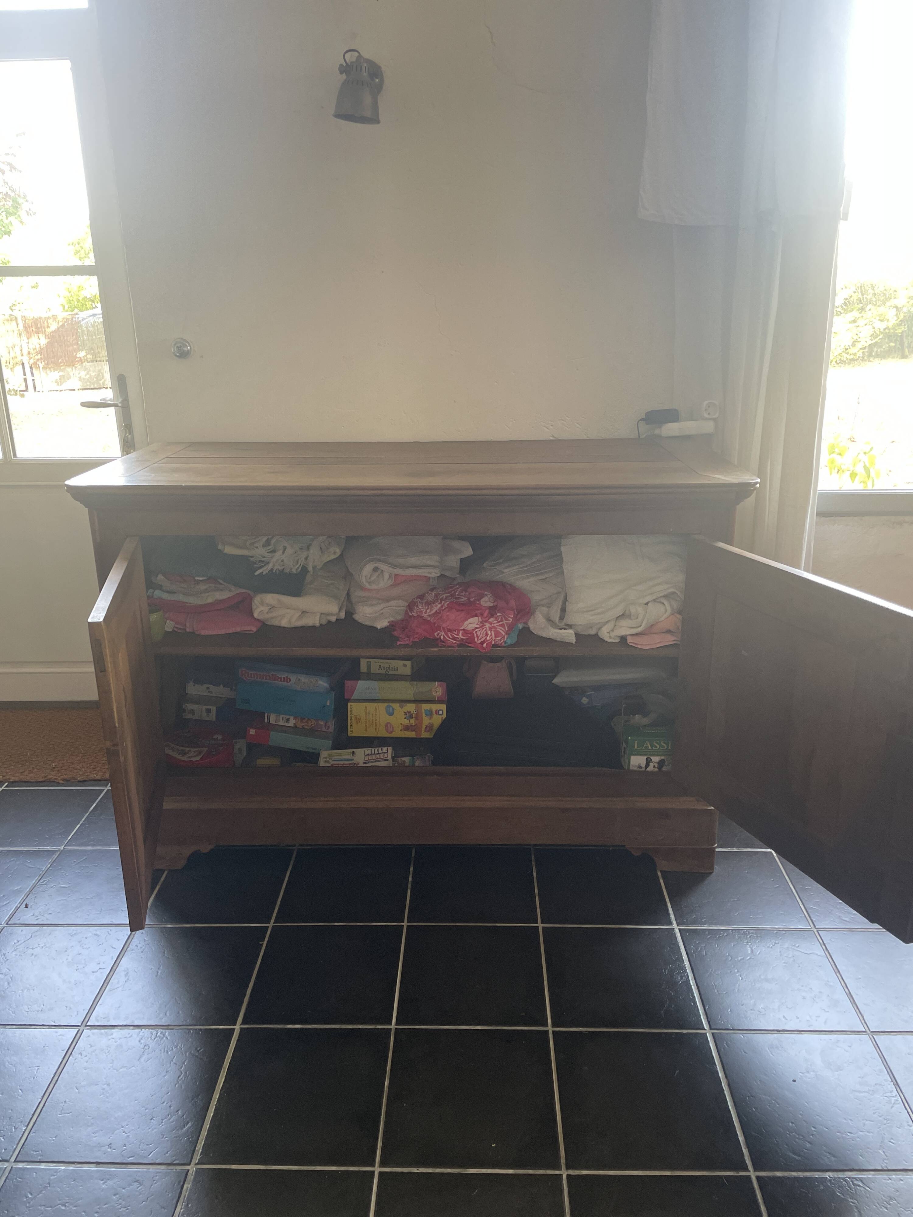 Antique chest of drawers